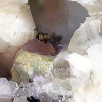 Calcioancylite-(Nd), Epidote, Fluorite