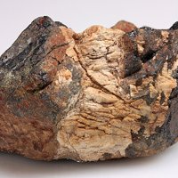 Samarskite-(Y), Albite