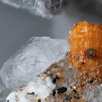 Labuntsovite-Mn, Tsepinite-Na, Natrolite