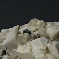 Uranopolycrase, Zircon, Schorl