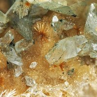Earlshannonite, Ludlamite, Siderite