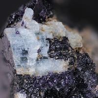Bazzite, Fluorite