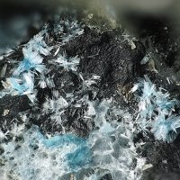 Nakauriite