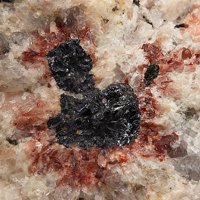 Davidite-(La), Albite, Quartz