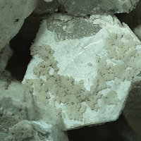 Nannoniite, Weloganite