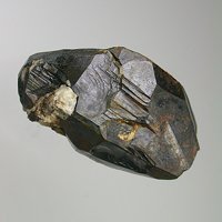 Gadolinite-(Y)
