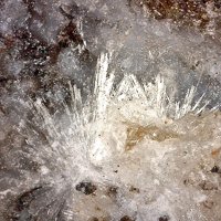 Macdonaldite, Quartz