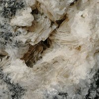 Nabesite, Albite