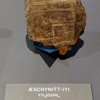 Aeschynite-(Y)