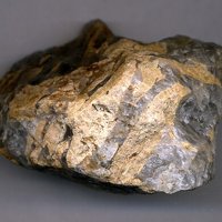 Gagarinite-(Y), Quartz