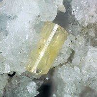 Kainosite-(Y), Calcite, Adularia