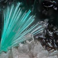 Agardite-(La)