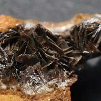 Nadorite