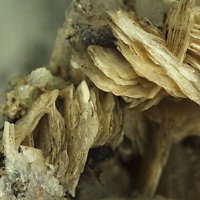 Nabesite, Albite