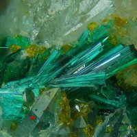Jarosite, Brochantite, Quartz