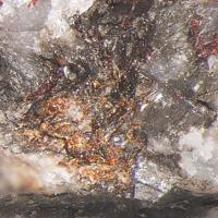 Akatoreite, Piemontite, Quartz