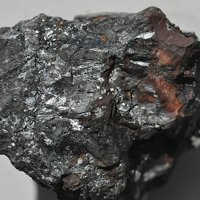 Ramsdellite, Hematite