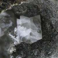 Faujasite-Mg, Hyalite