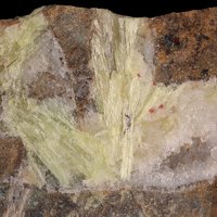 Carpathite, Cinnabar, Quartz