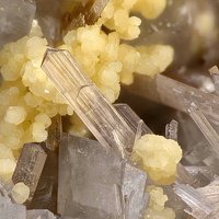 Gatelite-(Ce), Clinochlore, Dolomite