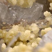 Gatelite-(Ce), Clinochlore, Dolomite