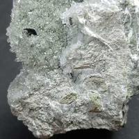 Babingtonite, Quartz