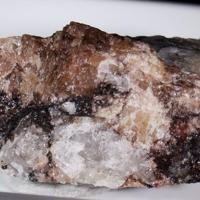 Carbokentbrooksite, Zirsilite-(Ce), Quartz