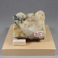 Aikinite, Quartz