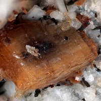 Labuntsovite-Mn