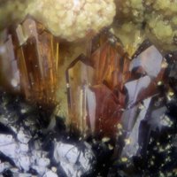 Earlshannonite, Rockbridgeite, Mitridatite