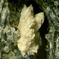 Lanthanite-(Ce)