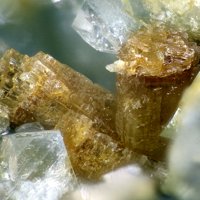 Labuntsovite-Mg