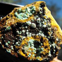 Agardite-(La), Smithsonite, Copper-bearing Adamite