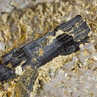 Babingtonite, Albite