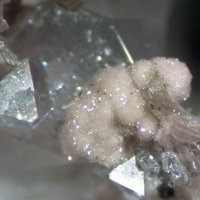Cascandite, Fluorite