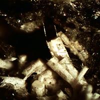 Calcioburbankite, Petersenite-(Ce)