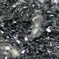 Quenselite, Calcite