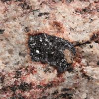 Davidite-(La), Aegirine-augite, Albite