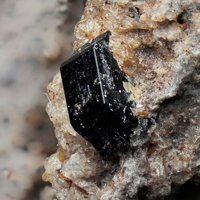 Osumilite, Tridymite