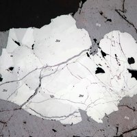 Jankovićite, Realgar, Quartz