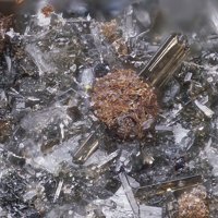 Maghemite, Magnesio-hornblende