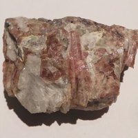 Darrellhenryite, Cleavelandite