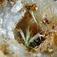 Agardite-(La)