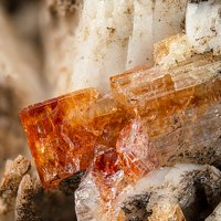 Labuntsovite-Mn