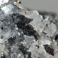 Takéuchiite, Calcite