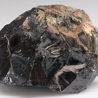 Samarskite-(Y), Muscovite