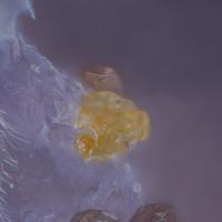 Calzirtite, Spinel