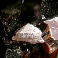 Calcioburbankite, Kupletskite