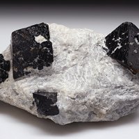 Gahnite, Calcite