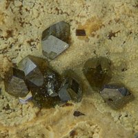 Mackayite, Quartz